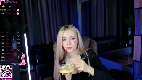 exxxcore_ online show from November 11, 4:41 am