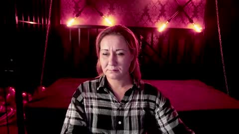 famousemuse online show from April 17, 12:29 pm