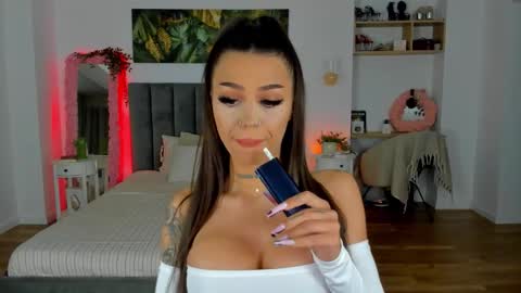 Jennifer online show from October 5, 6:46 pm