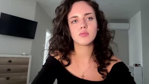 Mia online show from July 16, 1:59 pm
