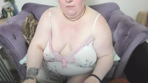 fashiona online show from April 10, 10:27 pm