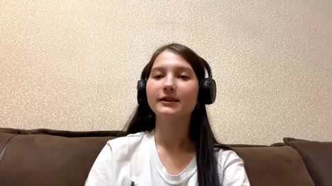 Snapshot of faustinabartosh chatting on October 18, 10:07 am Aurora 18yo online show from October 18, 10:07 am