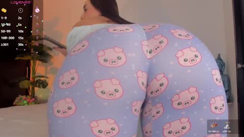 Snapshot of fay_miller2 chatting on December 16, 12:26 am welcome to my world  online show from December 16, 12:26 am