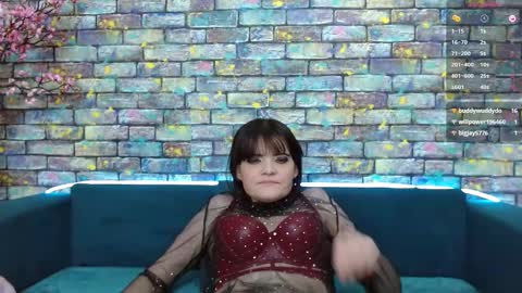 Laura online show from December 24, 9:00 pm