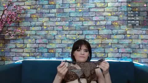 Laura online show from December 30, 1:26 am