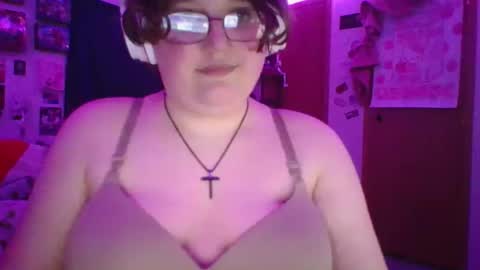 femcelsam online show from April 4, 4:33 am