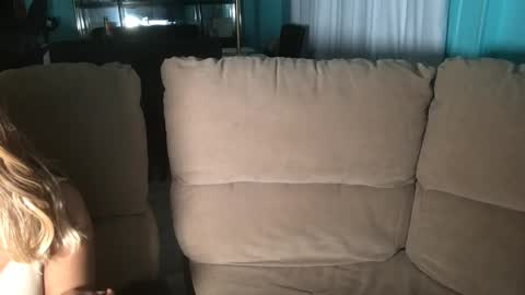 Snapshot of femdommefarrah chatting on September 11, 12:33 am FemDomme Farrah online show from September 11, 12:33 am