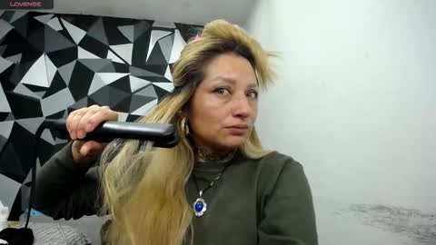 Snapshot of fenix_purple chatting on October 15, 8:00 pm FENIX online show from October 15, 8:00 pm