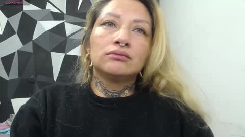 Snapshot of fenix_purple chatting on October 26, 1:01 am FENIX online show from October 26, 1:01 am