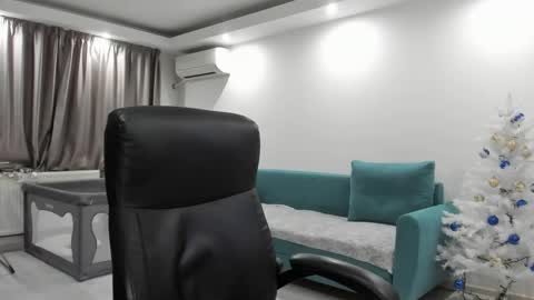 Snapshot of fetishcatalea chatting on December 3, 8:39 pm Catalea DM online show from December 3, 8:39 pm
