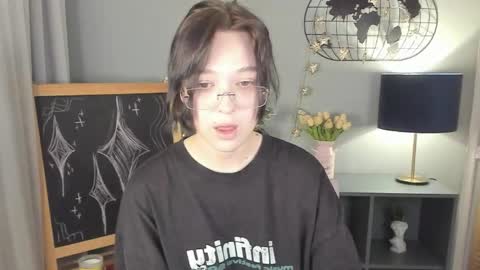 fiamoory online show from April 11, 8:29 am