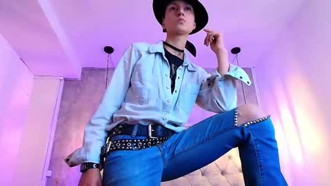   online show from November 6, 7:31 pm