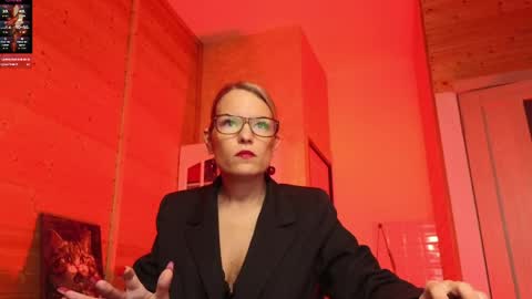 Lady online show from April 7, 4:09 pm