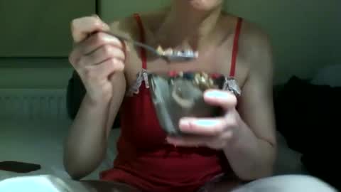 Snapshot of fitbut chatting on December 23, 7:41 pm Fitbut online show from December 23, 7:41 pm