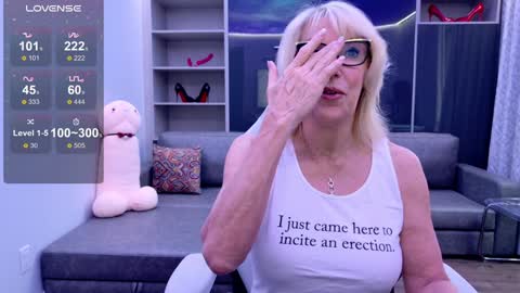 Snapshot of fitcougarcb chatting on January 1, 4:50 pm Bianca online show from January 1, 4:50 pm