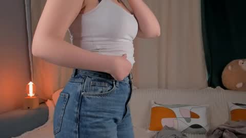 Amelia online show from April 11, 6:30 am