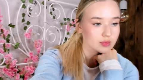 Amina online show from November 14, 3:23 pm