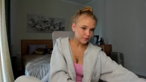 Mona online show from July 15, 1:32 am