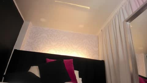 FLORA online show from February 4, 6:22 pm