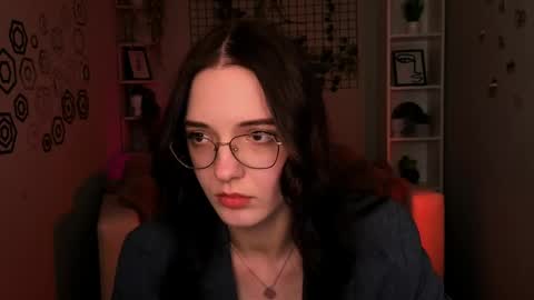 florence_barker online show from May 4, 1:04 pm