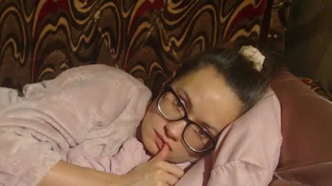 say meow and send tip  online show from December 2, 12:23 am