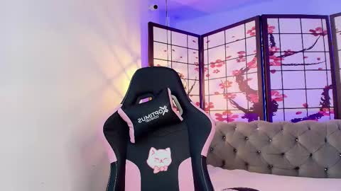  FLUFFY BUBBLE  online show from December 14, 4:18 am