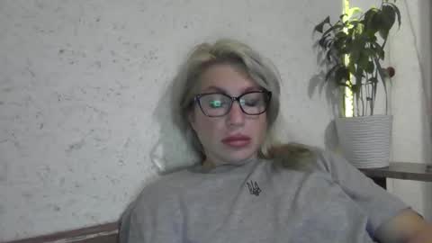 Snapshot of fox_red_lady7 chatting on October 24, 7:10 pm fox_red_lady7 online show from October 24, 7:10 pm