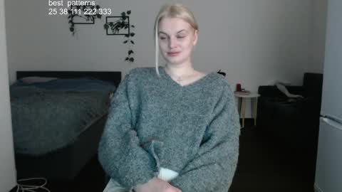 i am your baby Alien  online show from April 21, 1:42 am