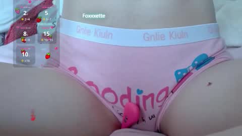 Snapshot of foxxxette18 chatting on September 13, 11:51 am Foxxxette online show from September 13, 11:51 am
