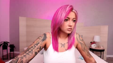 Clarisee online show from December 5, 7:05 am