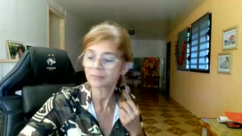 francelune online show from April 4, 1:54 pm