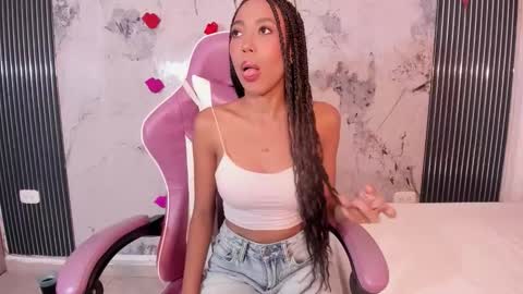 Laura online show from February 16, 7:25 pm