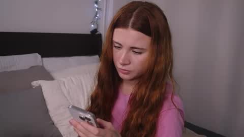 Snapshot of freckle_diyana chatting on September 23, 6:00 am Diyana online show from September 23, 6:00 am