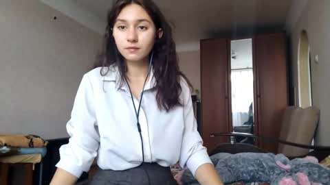 Mia online show from October 13, 8:39 am