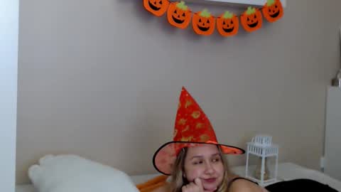 frelina online show from October 31, 9:41 pm