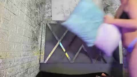 FreyaHL online show from April 23, 2:19 am