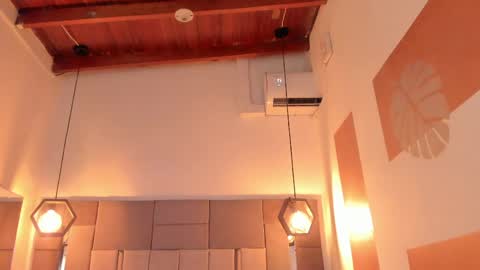  ALIS AND ALEX  online show from April 9, 9:09 pm