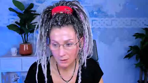 Frida Tander online show from October 6, 5:24 am