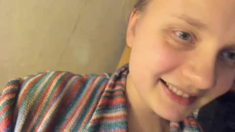 Snapshot of frumcake chatting on February 3, 1:41 am FrumCake online show from February 3, 1:41 am