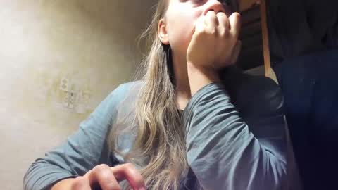 Snapshot of frumcake chatting on January 27, 1:16 am FrumCake online show from January 27, 1:16 am