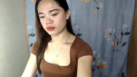 Snapshot of fuchsia_love chatting on September 23, 7:50 am HI IM RONA DONT FORGET GIVE ME THUMBS UP AND JOIN TO MY FANCLUB online show from September 23, 7:50 am