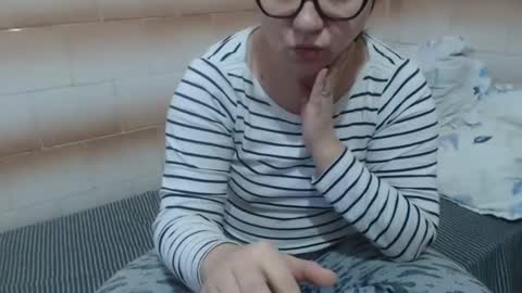 Ella online show from December 22, 6:49 am