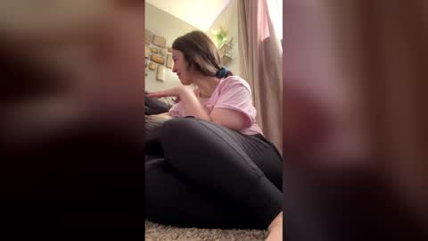 Linnys Palace online show from February 2, 5:23 pm