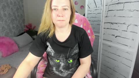 Snapshot of funny_bunny4 chatting on December 6, 7:55 pm funny_bunny4 online show from December 6, 7:55 pm