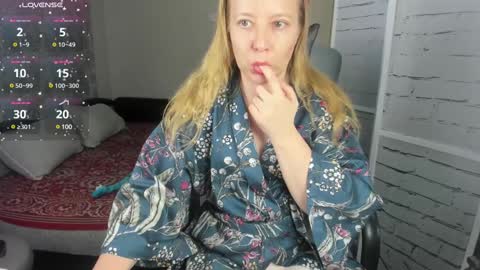 Snapshot of funny_bunny4 chatting on January 17, 6:33 pm funny_bunny4 online show from January 17, 6:33 pm