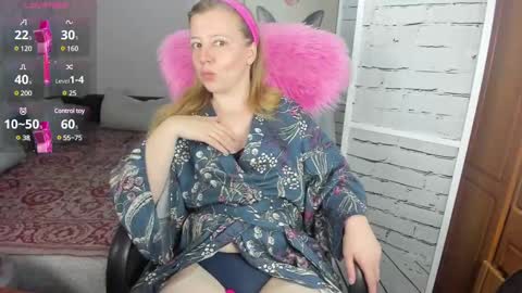 Snapshot of funny_bunny4 chatting on March 12, 6:32 pm funny_bunny4 online show from March 12, 6:32 pm