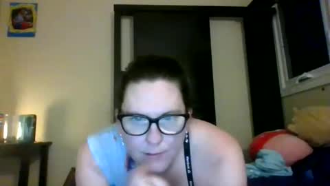 fuzzypeaches87 online show from April 11, 6:52 am