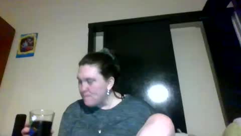 fuzzypeaches87 online show from April 5, 2:21 am