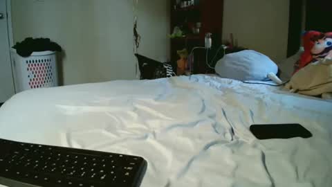 fuzzypeaches87 online show from April 18, 7:58 pm