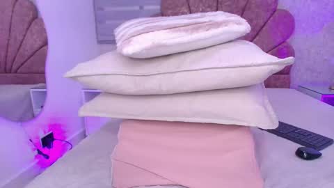 gabriela online show from December 4, 8:53 pm